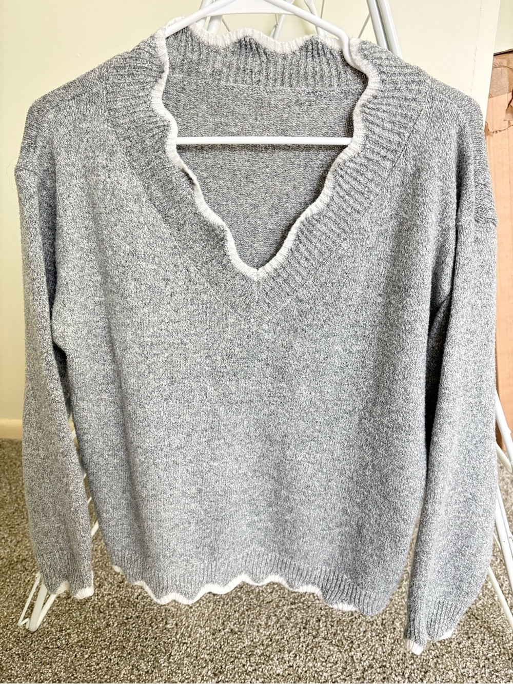 Cozy Gray V-Neck Sweater with Contrast Scallop Trim